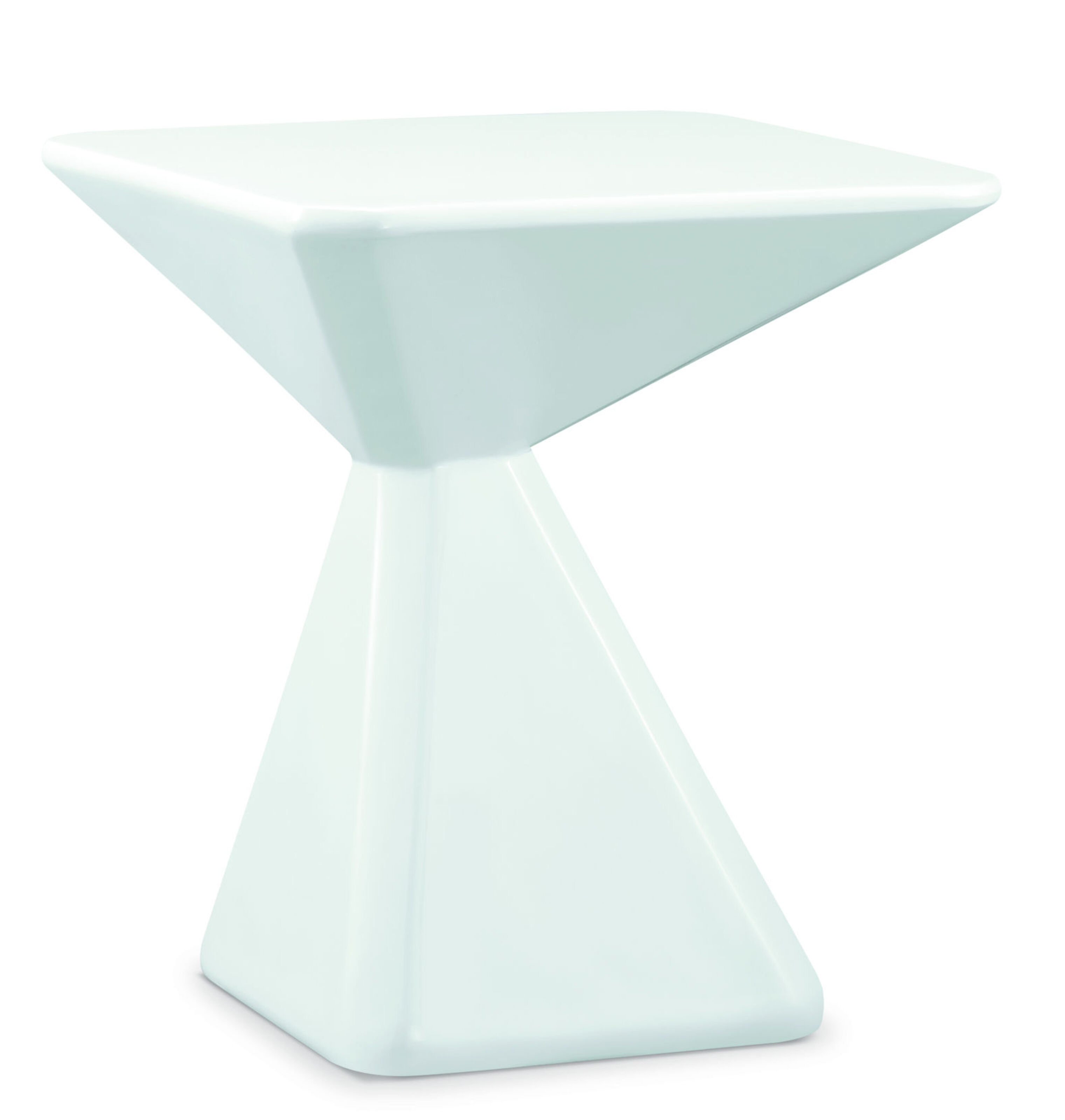 White gloss lamp store tables